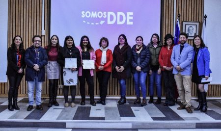 Asociación de Chilenos residentes en Suiza entregan Beca Ginebra a estudiantes de Pedagogía