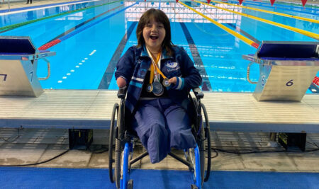 Estudiante de Periodismo UFRO ganó el oro en natación en los Juegos Deportivos Nacionales y Paranacionales