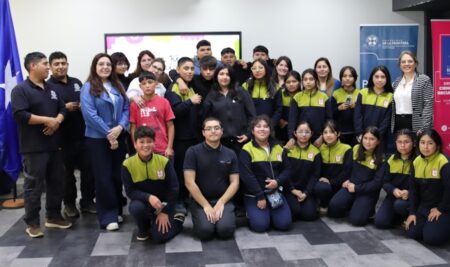 Aprendizaje + Servicio en acción: estudiantes UFRO acercan la química a niñas y niños de Padre Las Casas